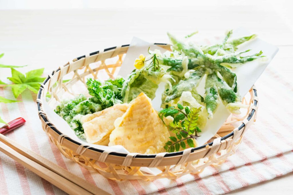 たけのこや山菜の天ぷら