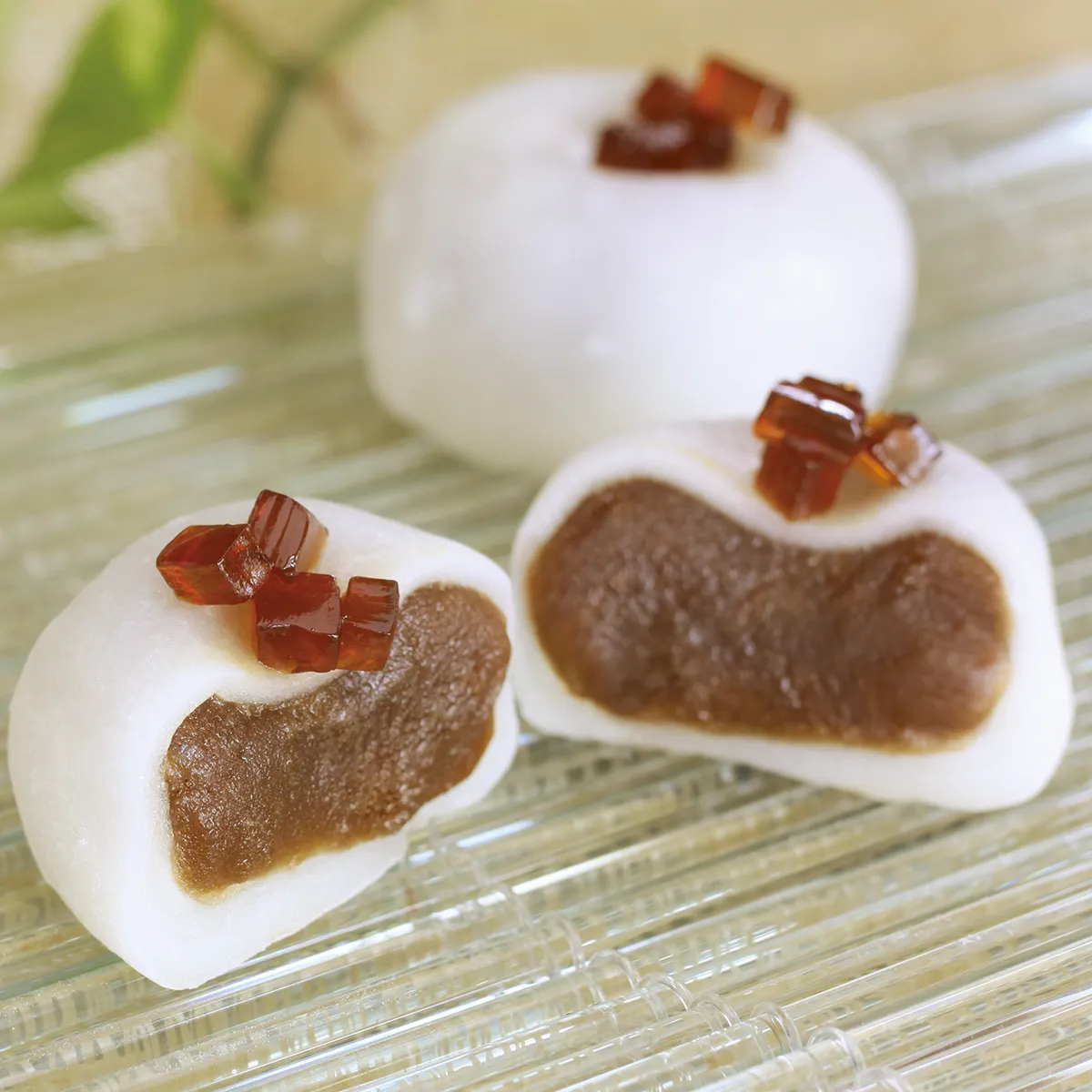 初餅 葉月 8月「珈琲大福」｜お菓子の香梅【公式】