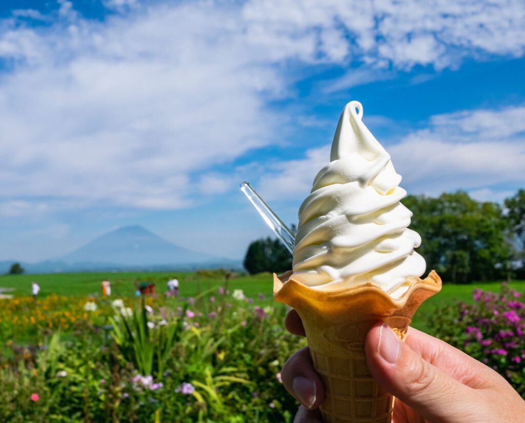 ソフトクリームと青空